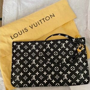 LV Pouch